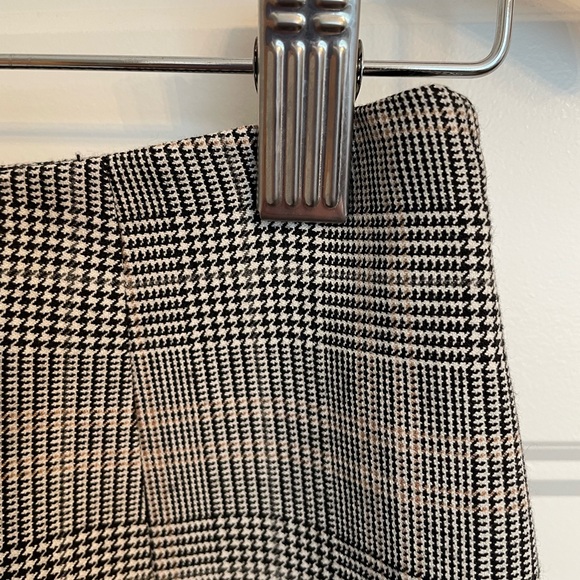 Aritzia Babaton mini skirt - Picture 2 of 4